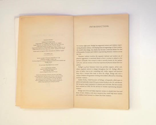 The book of peace: The Waterstone's collection of writing in aid of refuge (First edition)