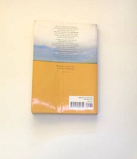 Abundant life (New Testament): Experience the presence of God in everyday life - New Living Translation