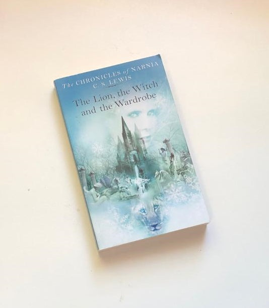 The lion, the witch and the wardrobe - C.S. Lewis (The chronicles of Narnia)