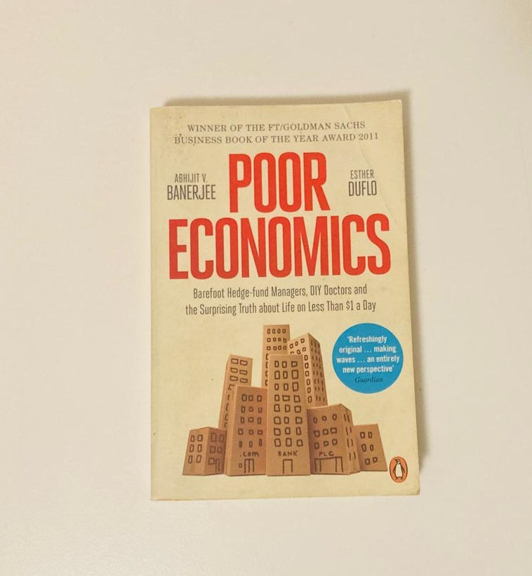 Poor economics: Barefoot hedge-fund managers, DIY doctors and the surprising truth about life on less than $1 a day - Abhijit V. Banerjee and Esther Duflo
