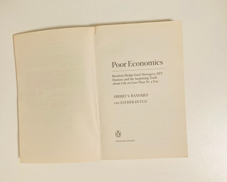 Poor economics: Barefoot hedge-fund managers, DIY doctors and the surprising truth about life on less than $1 a day - Abhijit V. Banerjee and Esther Duflo