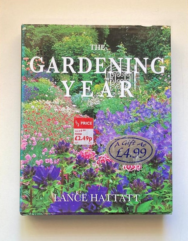 The gardening year - Lance Hattatt