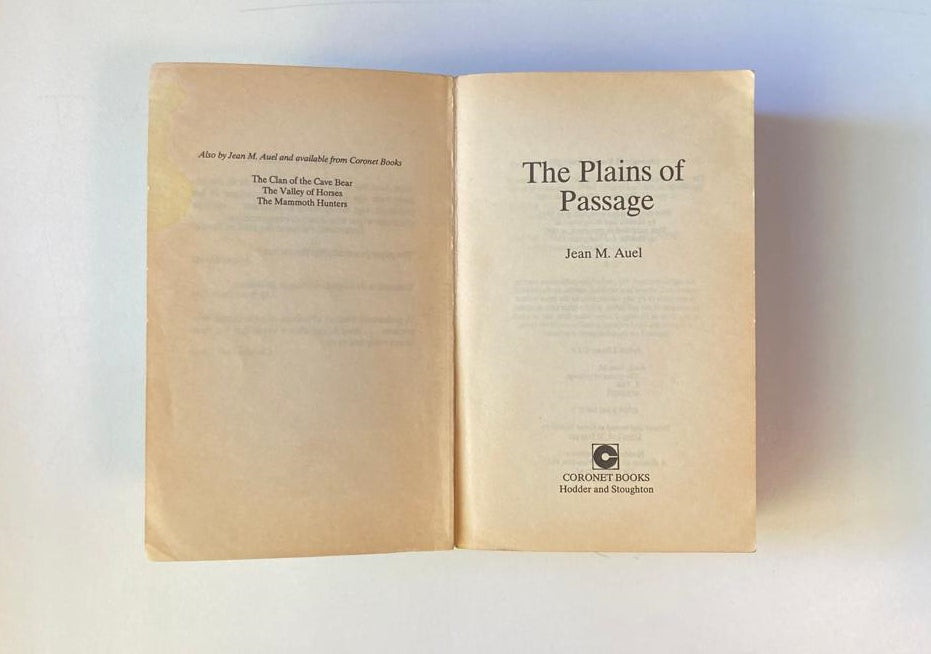 The plains of passage - Jean M. Auel (Earth's Children #4)
