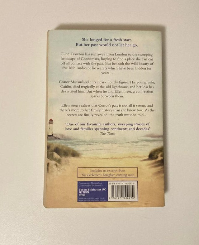 Secrets of the lighthouse - Santa Montefiore