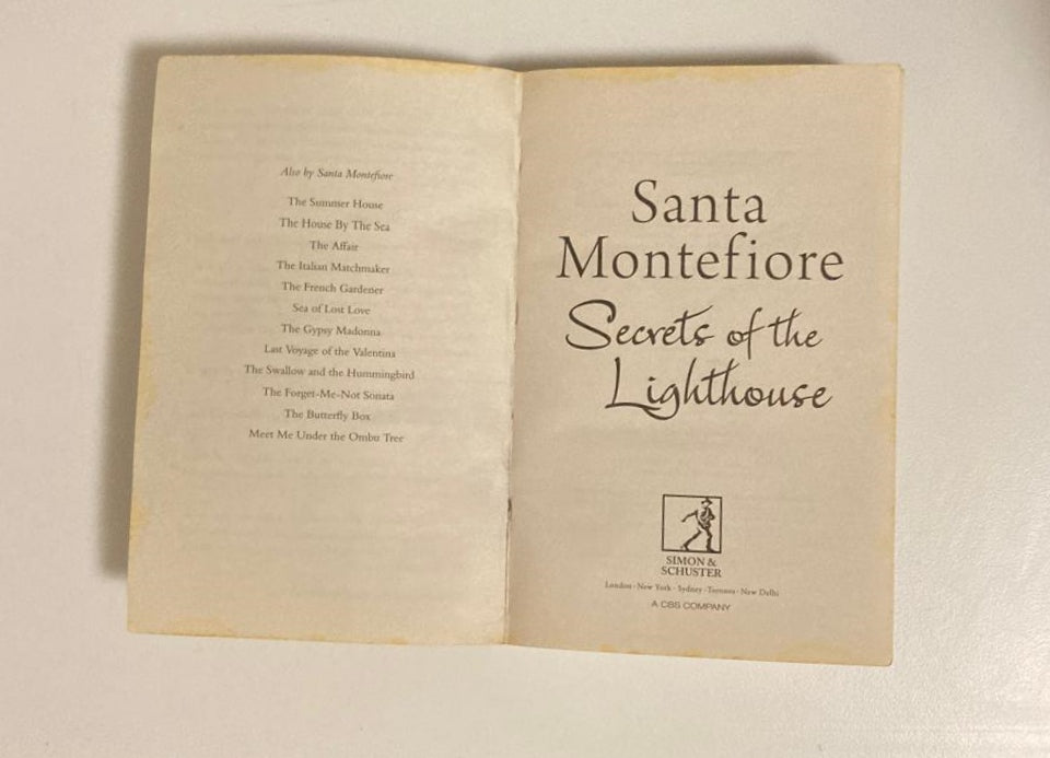 Secrets of the lighthouse - Santa Montefiore