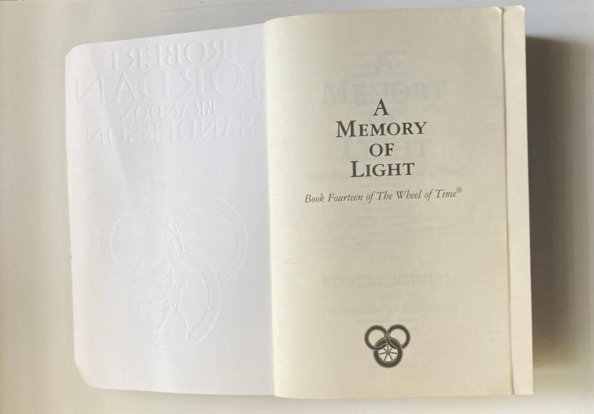 A memory of light - Robert Jordan (The Wheel of Time #14)
