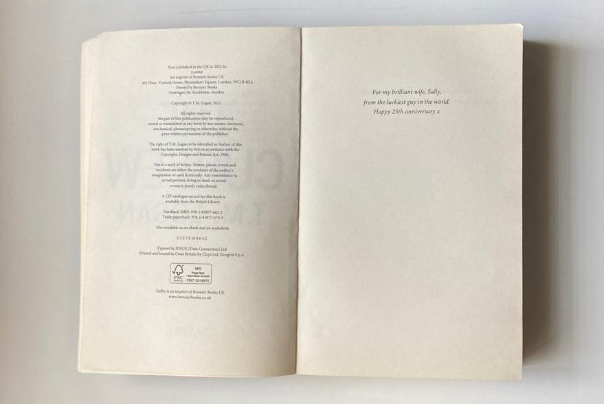 The curfew - T.M. Logan (First UK edition)