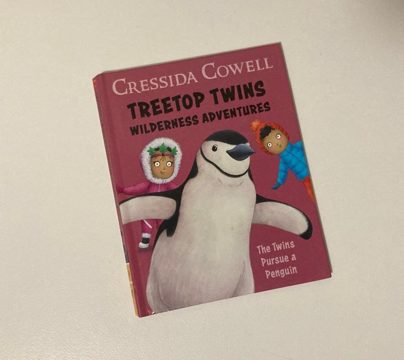 The twins pursue a penguin - Cressida Cowell (Treetop Twins Wilderness Adventures #9)