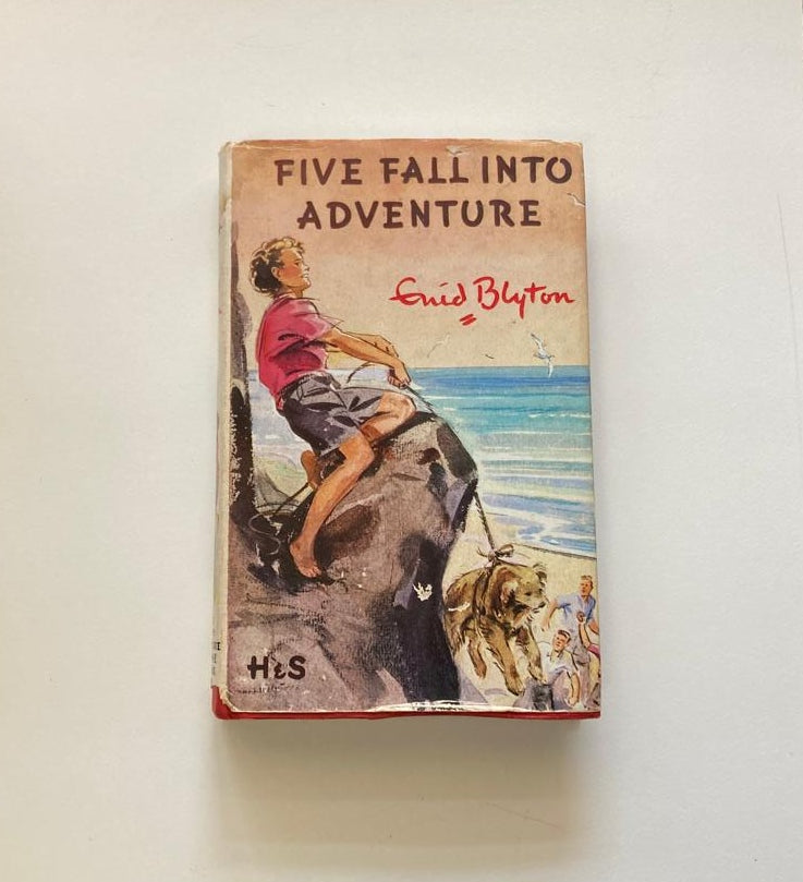 Five fall into adventure - Enid Blyton (The Famous Five #9)