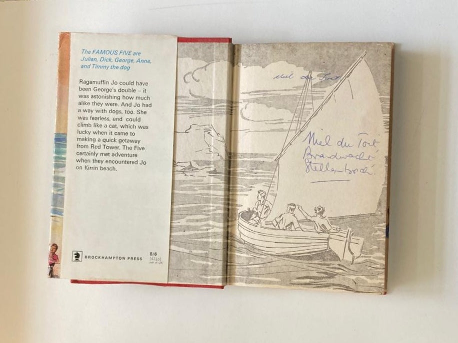 Five fall into adventure - Enid Blyton (The Famous Five #9)