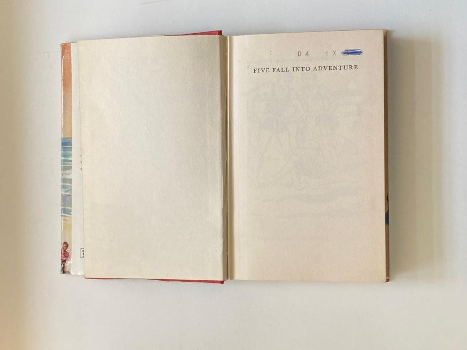 Five fall into adventure - Enid Blyton (The Famous Five #9)