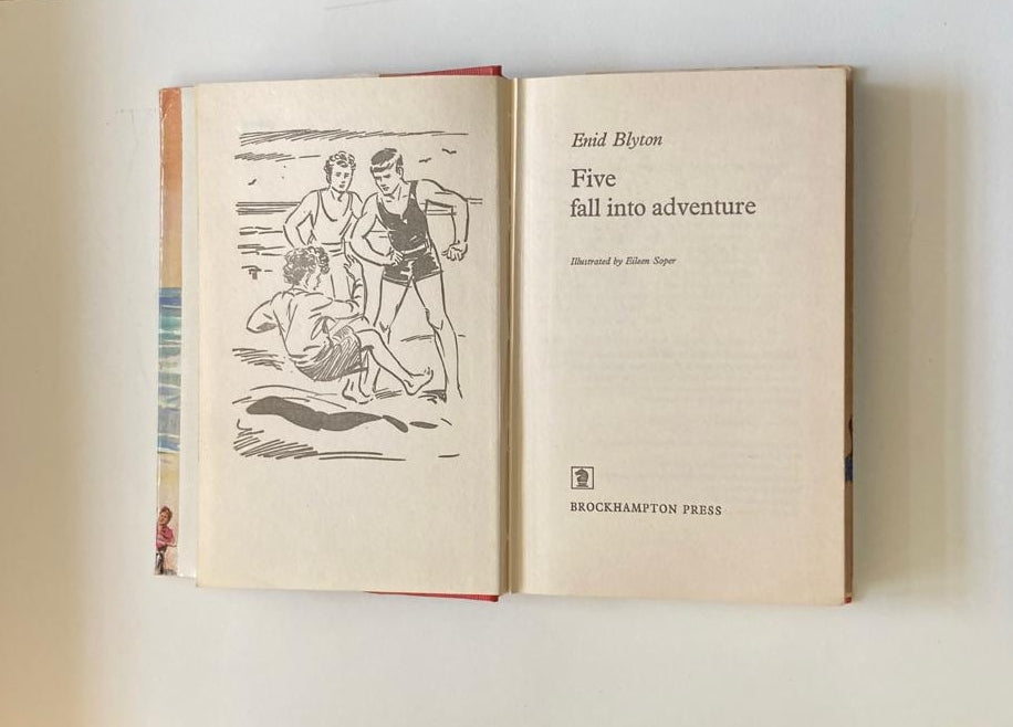 Five fall into adventure - Enid Blyton (The Famous Five #9)