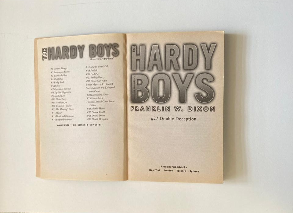 Double deception - Franklin W. Dixon (Hardy Boys: Undercover Brothers #27)