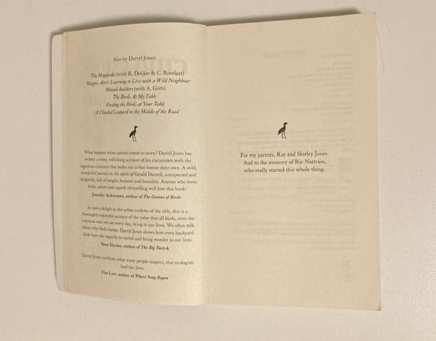 Curlews on vulture street: Cities, birds, people & me - Darryl Jones (First edition)