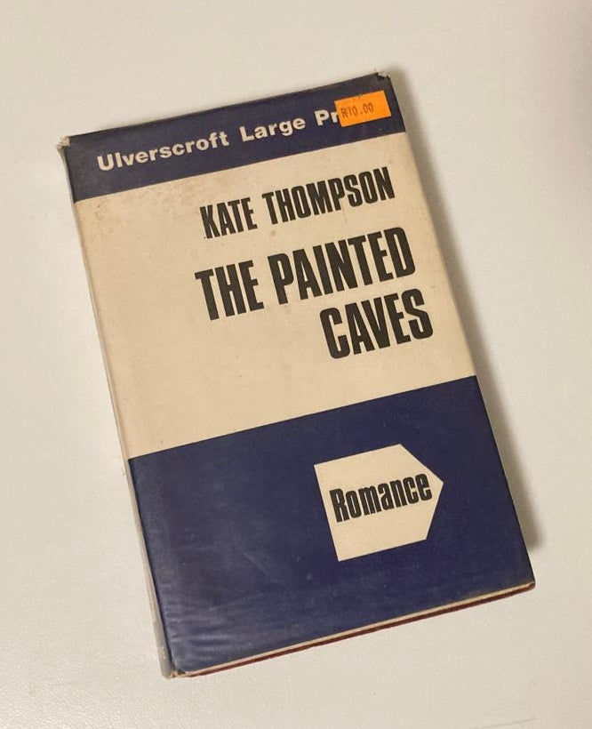 The painted caves - Kate Thompson (Large print; The Derain Family Saga #5)