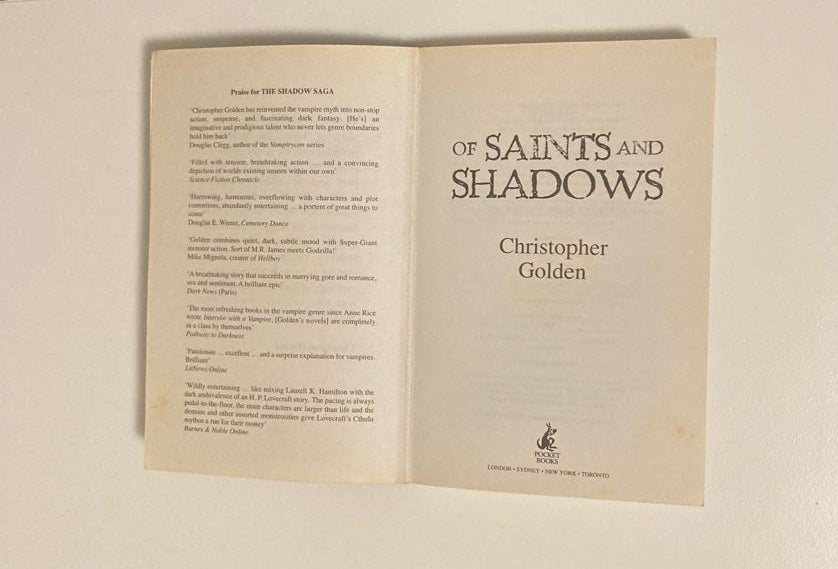 Of saints and shadows - Christopher Golden (Shadow Saga #1)