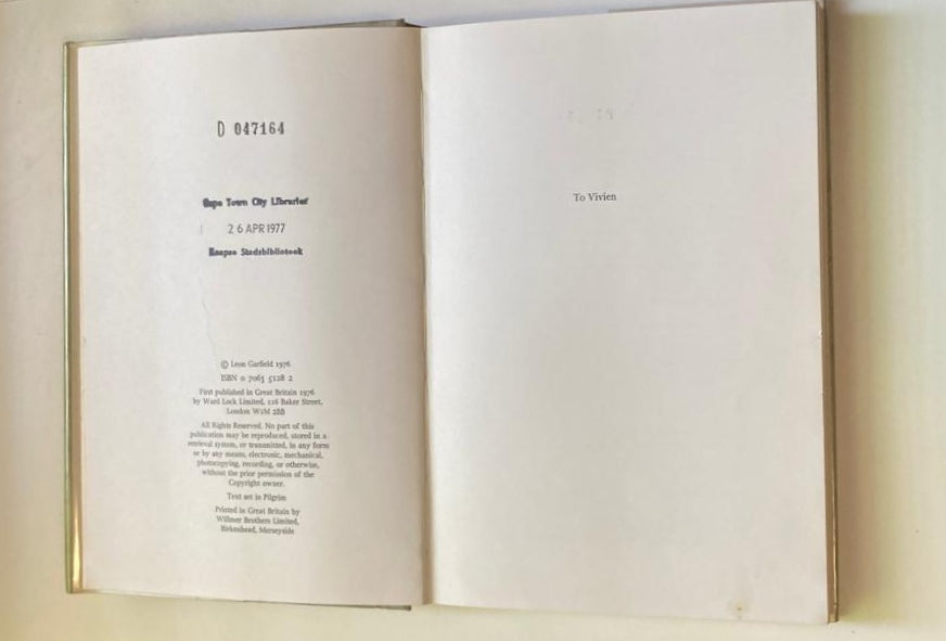 The book lovers: A sequence of love-scenes, chosen and arranged by Leon Garfield (First edition)