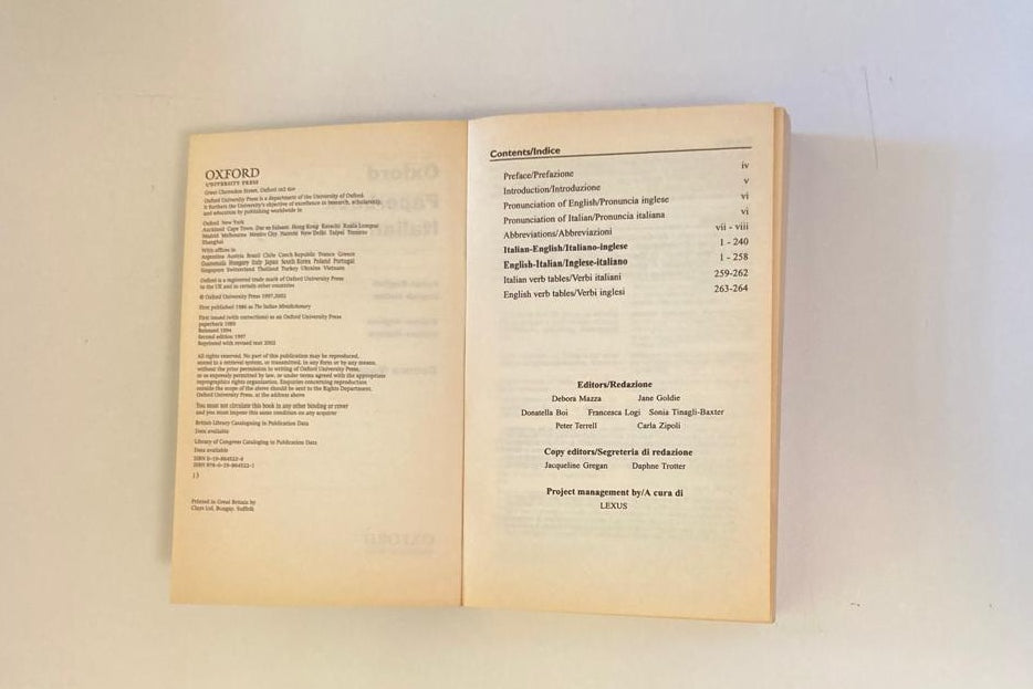 Oxford Paperback Italian Dictionary (Italian - English; English - Italian) - Debora Mazza (Oxford University Press)