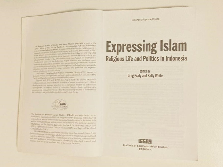 Expressing Islam: Religious life and politics in Indonesia - Edited by Greg Fealy and Sally White