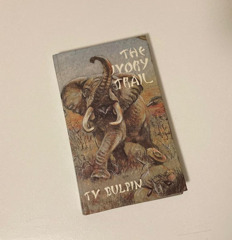 The ivory trail - T.V. Bulpin