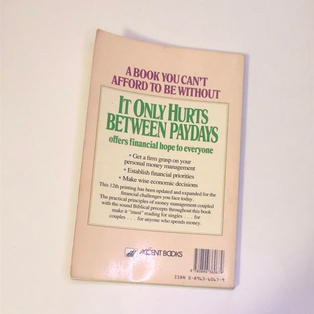 It only hurts between paydays: A handbook for personal money management - Amy Ross Mumford