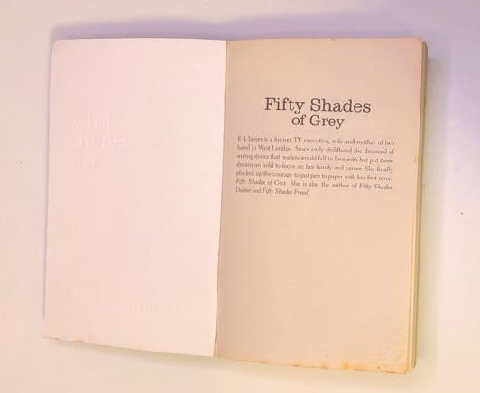 Fifty shades of grey - E.L. James
