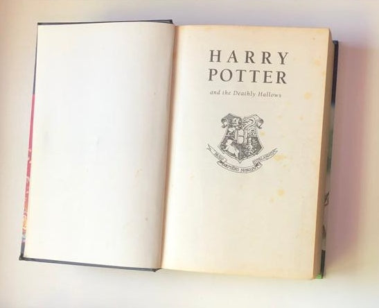 Harry Potter and the deathly hallows - J.K. Rowling (First edition)