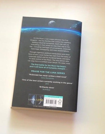 Luna: Moon rising - Ian McDonald