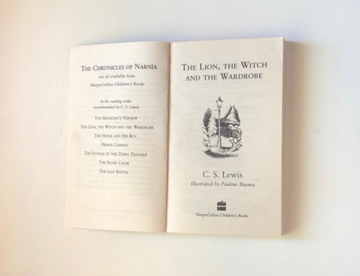 The lion, the witch and the wardrobe - C.S. Lewis (The chronicles of Narnia)