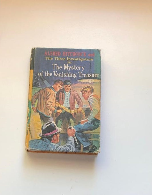 Alfred Hitchcock and the three investigators in the mystery of the vanishing treasure (The Alfred Hitchcock Mysteries #5) - Robert Arthur