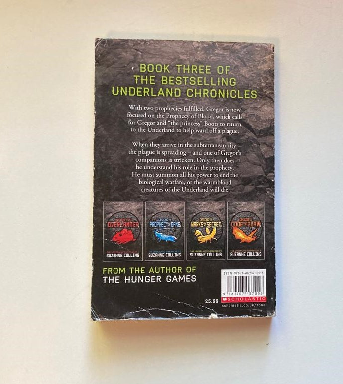 Gregor and the curse of the warmbloods - Suzanne Collins (The Underland Chronicles #3)