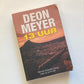 13 uur - Deon Meyer (First edition)