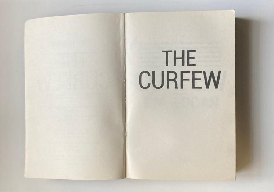 The curfew - T.M. Logan (First UK edition)