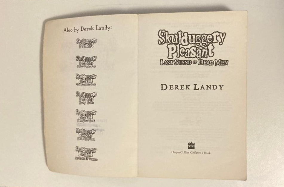 Last stand of dead men - Derek Landy (Skulduggery Pleasant #8)