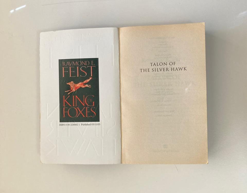 Talon on the silver hawk - Raymond E. Feist (Conclave of Shadows #1)