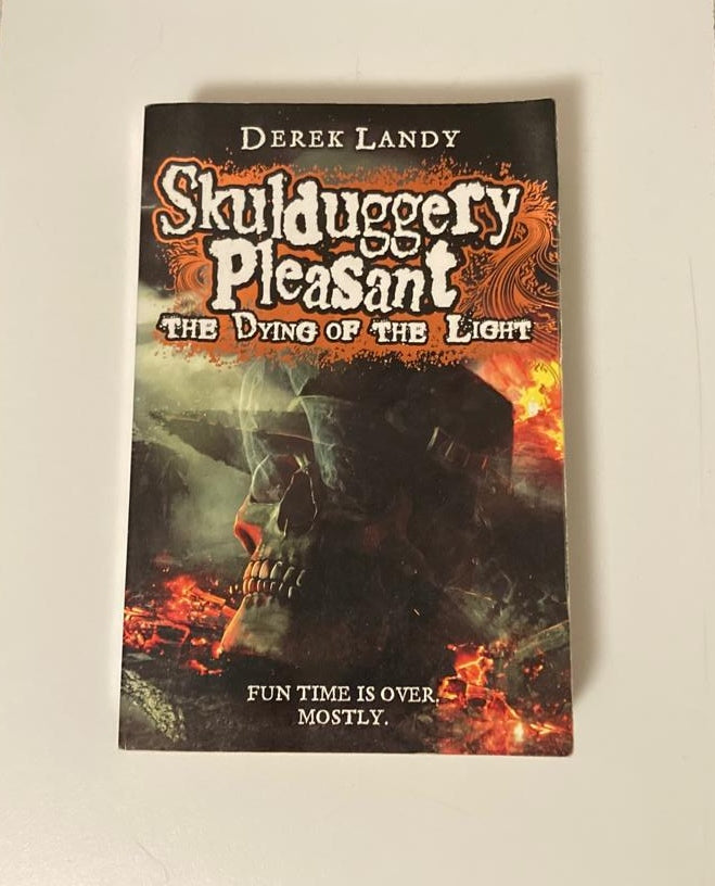 The dying of the light - Derek Landy (Skulduggery Pleasant #9)