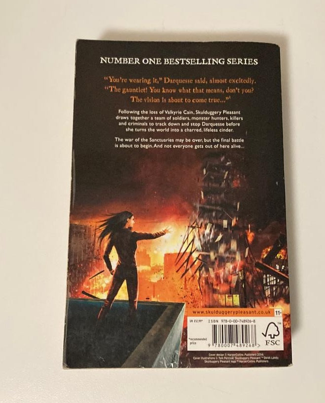 The dying of the light - Derek Landy (Skulduggery Pleasant #9)