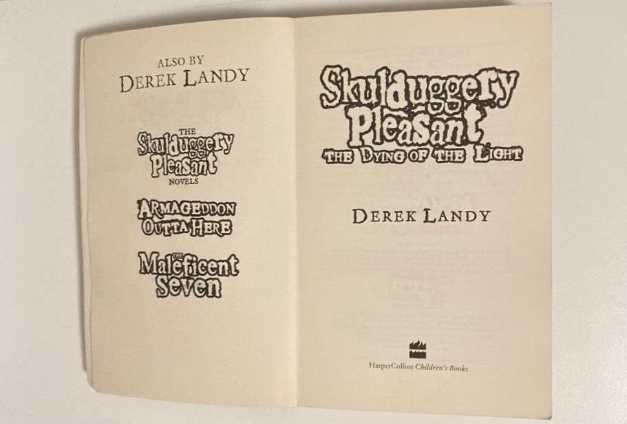 The dying of the light - Derek Landy (Skulduggery Pleasant #9)
