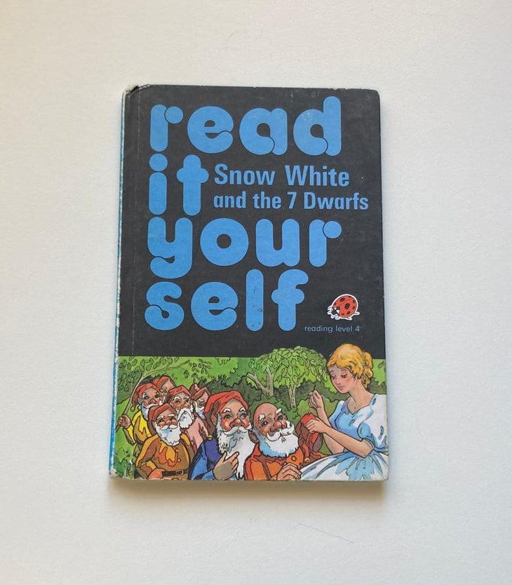 Snow White and the seven dwarfs (Read it yourself series by Ladybird Books)