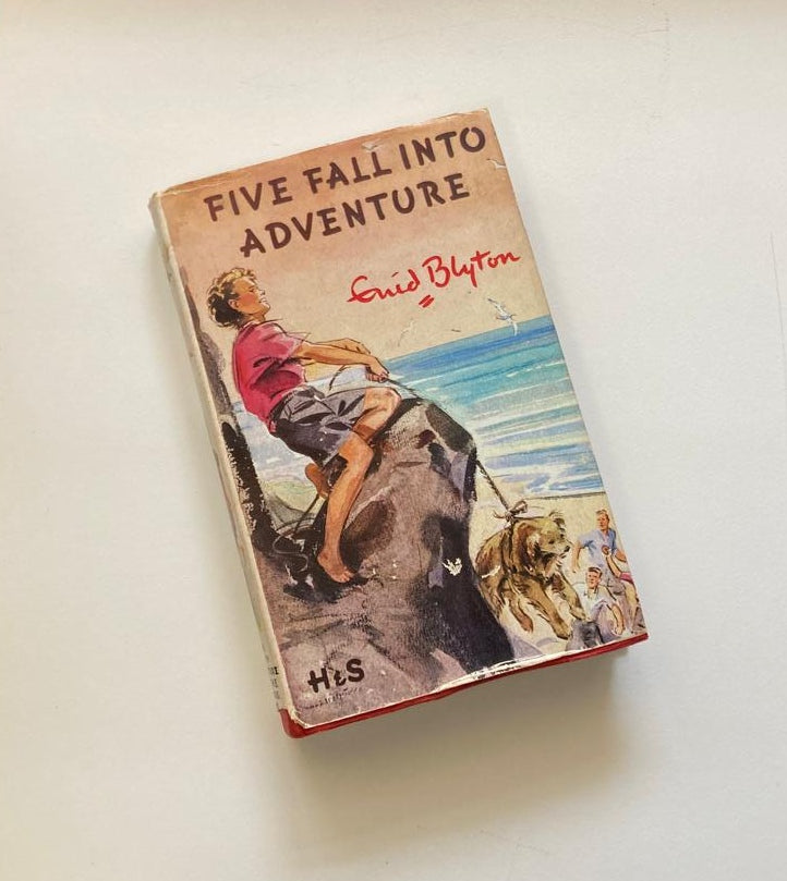 Five fall into adventure - Enid Blyton (The Famous Five #9)