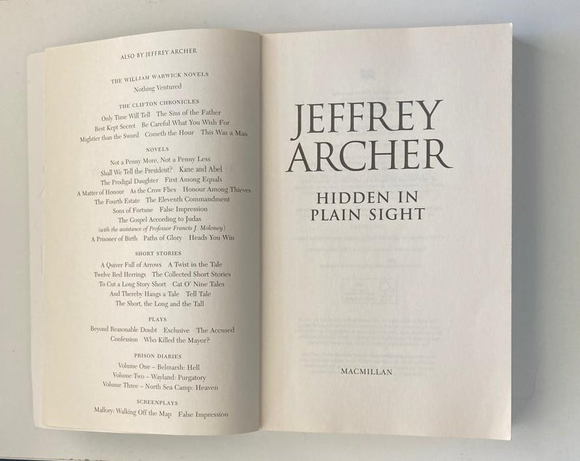 Hidden in plain sight - Jeffrey Archer (William Warwick #2)