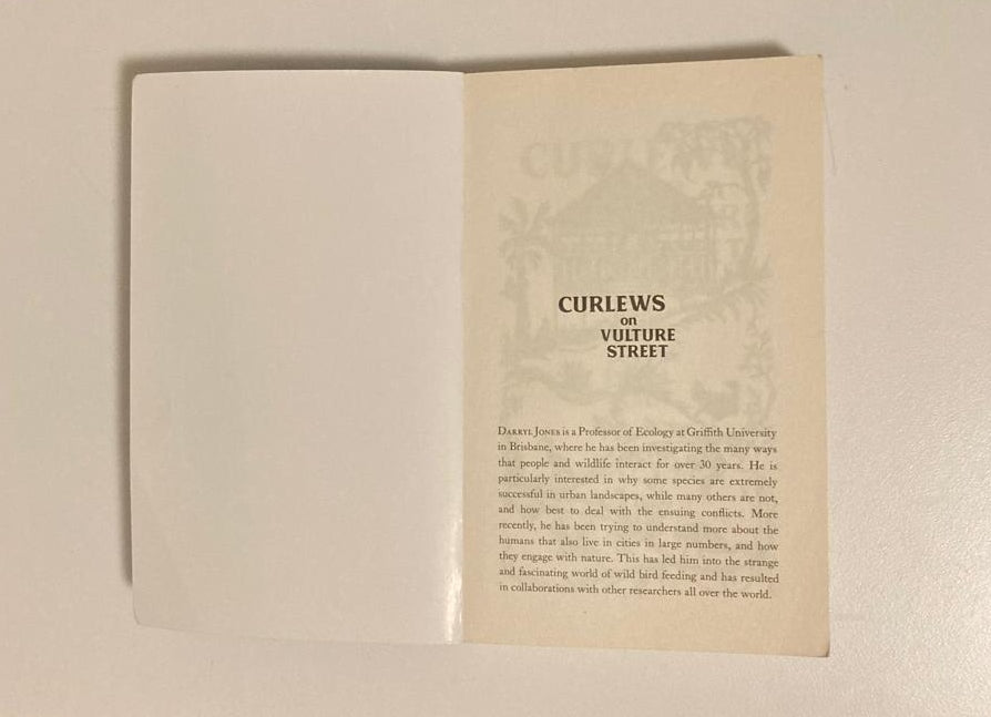 Curlews on vulture street: Cities, birds, people & me - Darryl Jones (First edition)