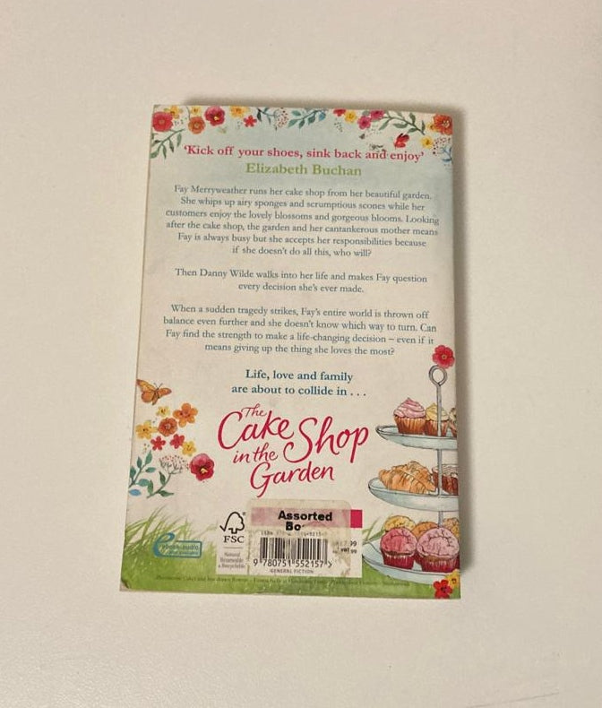 The cake shop in the garden - Carole Matthews