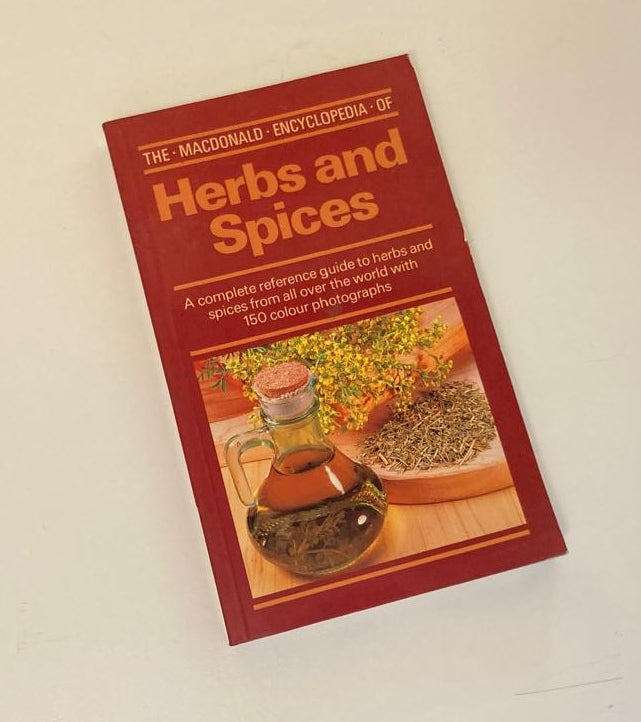 The MacDonald Encyclopedia of Herbs and Spices - Gualtiero Simonetti