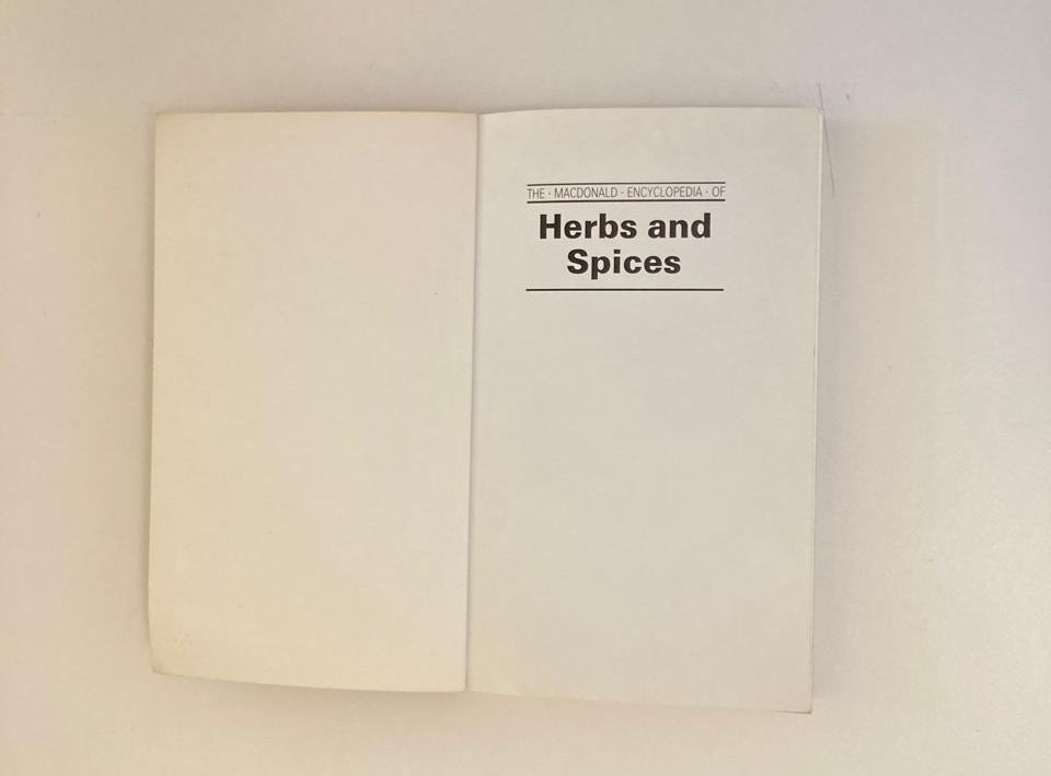 The MacDonald Encyclopedia of Herbs and Spices - Gualtiero Simonetti