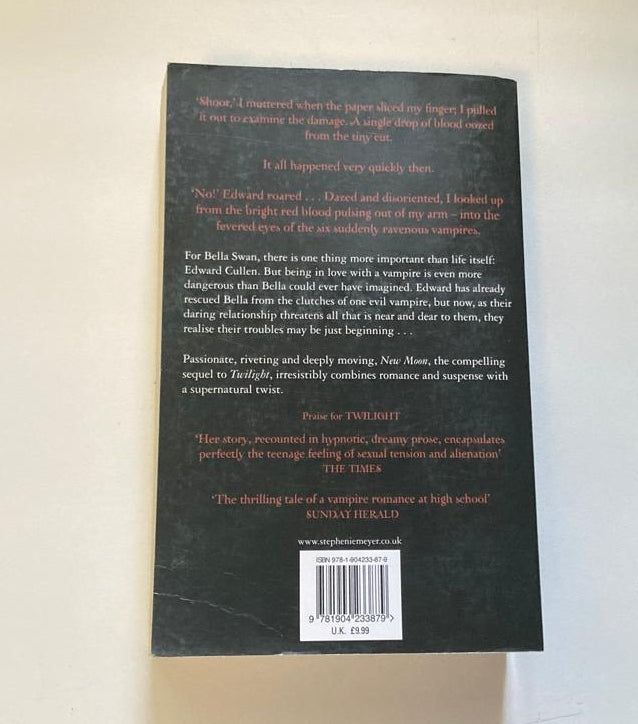 New moon - Stephenie Meyer (The Twilight Saga #2)