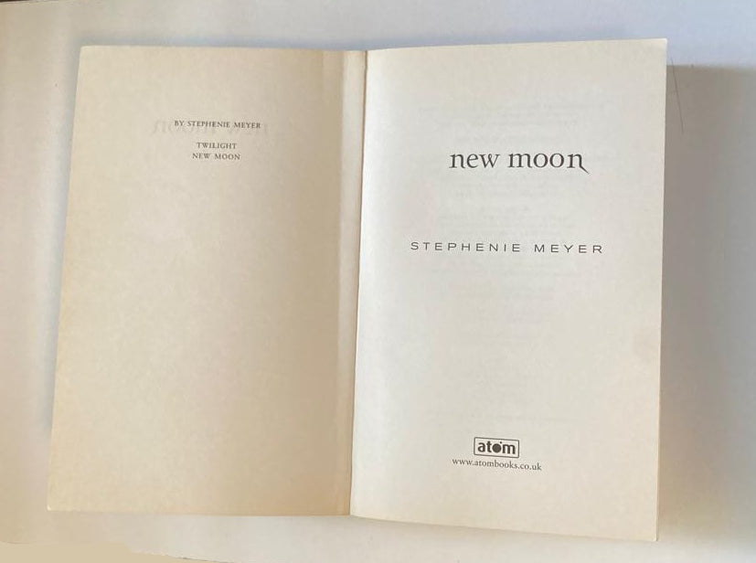 New moon - Stephenie Meyer (The Twilight Saga #2)