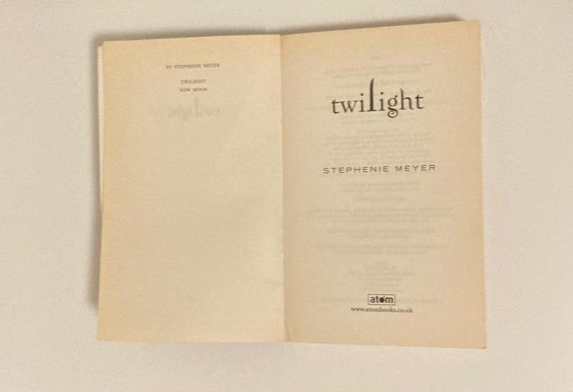 Twilight - Stephenie Meyer (Twilight #1)
