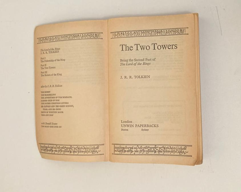 The two towers - J.R.R. Tolkien (The Lord of the Rings #2)