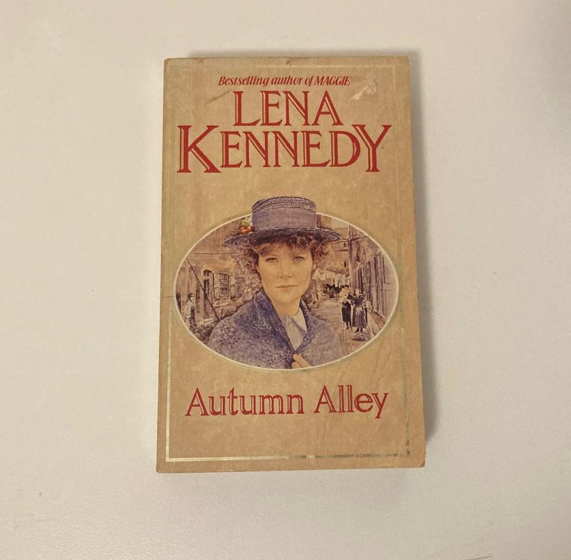 Autumn alley - Lena Kennedy